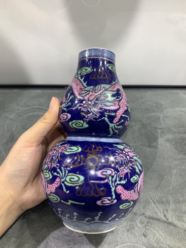 清晚期霁蓝釉粉彩龙纹葫芦瓶 - 图6