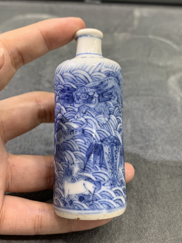 清晚期青花海八怪鼻烟壶 - 图3