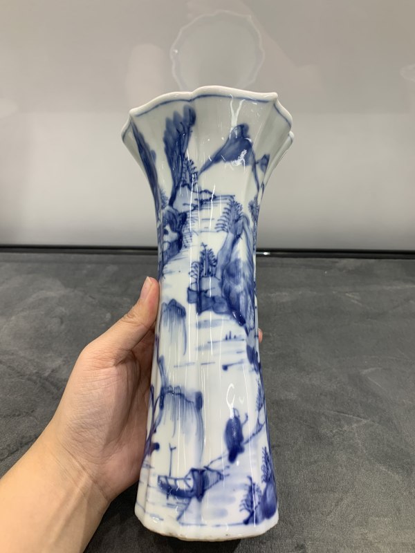 清康熙青花山水楼阁纹海棠形花觚 - 图5