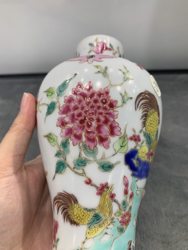 清晚期粉彩富贵大吉图瓶 - 图6