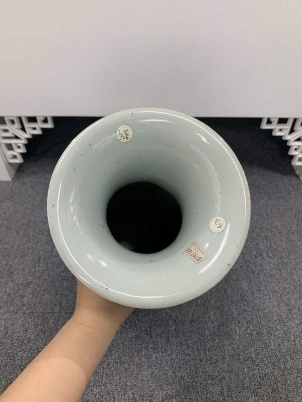 清晚期粉青釉粉彩九桃纹大瓶 - 图6