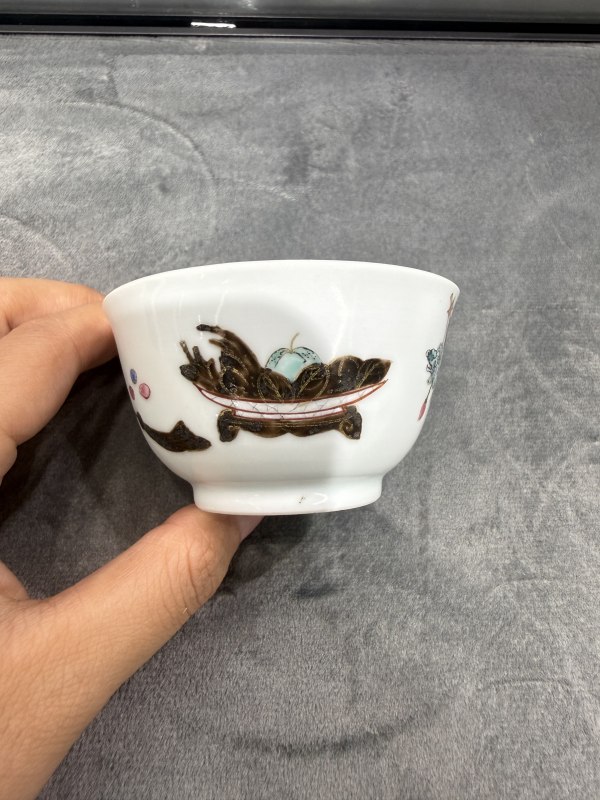 清雍正广珐琅墨彩炉瓶三事纹小杯 - 图5