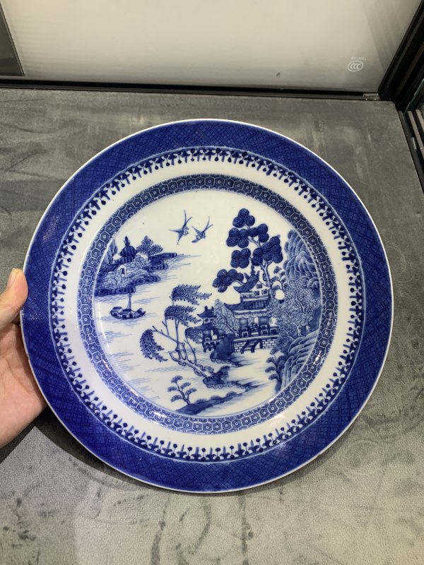 清乾隆青花山水楼阁纹折沿盘 - 图2