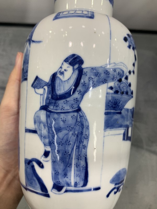 清晚期青花吕布戏貂蝉棒槌瓶 - 图11