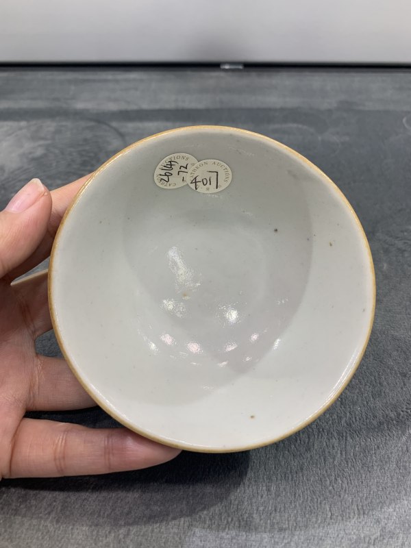 清乾隆蓝地轧道粉彩皮球花卉纹茶园 - 图5