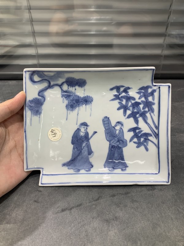 清中期青花和合二仙纹方胜形盘 - 图2