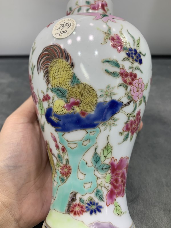 清晚期粉彩富贵大吉图瓶 - 图7