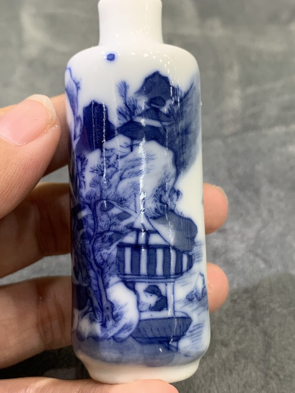 清晚期青花寒江独钓纹鼻烟壶 - 图11
