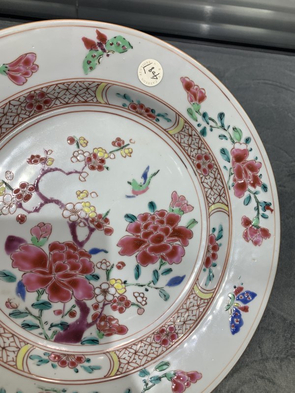 清雍正粉彩蝶恋花折沿盘 - 图4