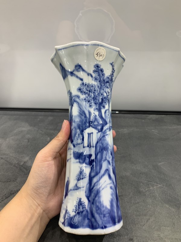 清康熙青花山水楼阁纹海棠形花觚 - 图6