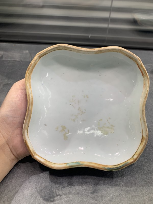 清嘉庆青花淡描缠枝花卉纹福寿纹桃型钮盖盒 - 图3