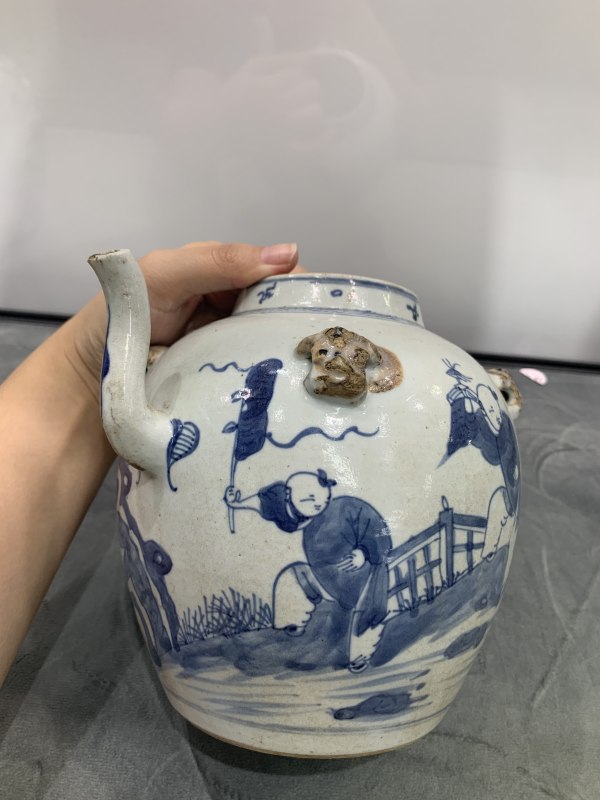 清康熙青花婴戏纹四兽耳系壶 - 图4