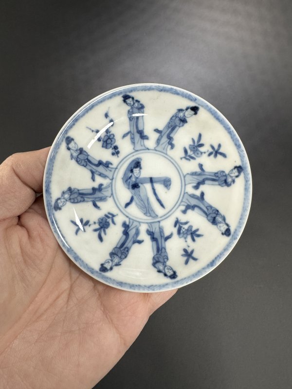 清康熙 青花仕女花卉纹杯、碟两套 - 图15