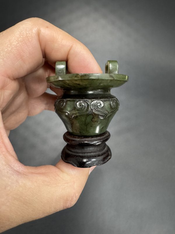 清 碧玉雕小提梁花蓝 - 图6