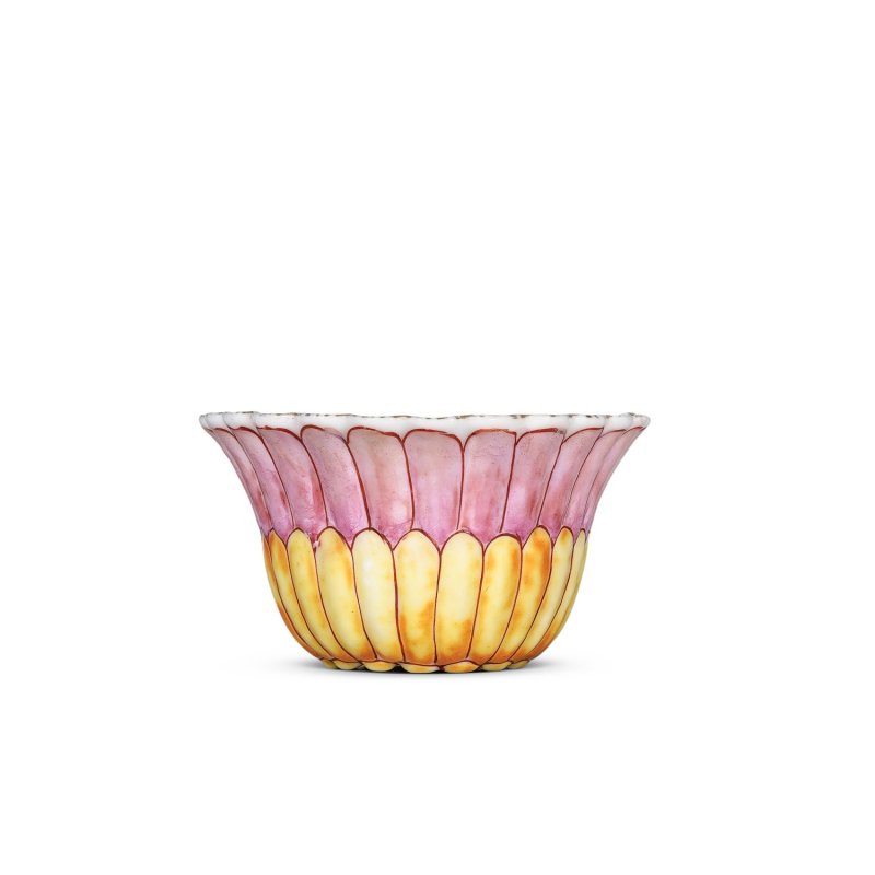 清雍正 粉彩菊瓣纹杯 - 图1