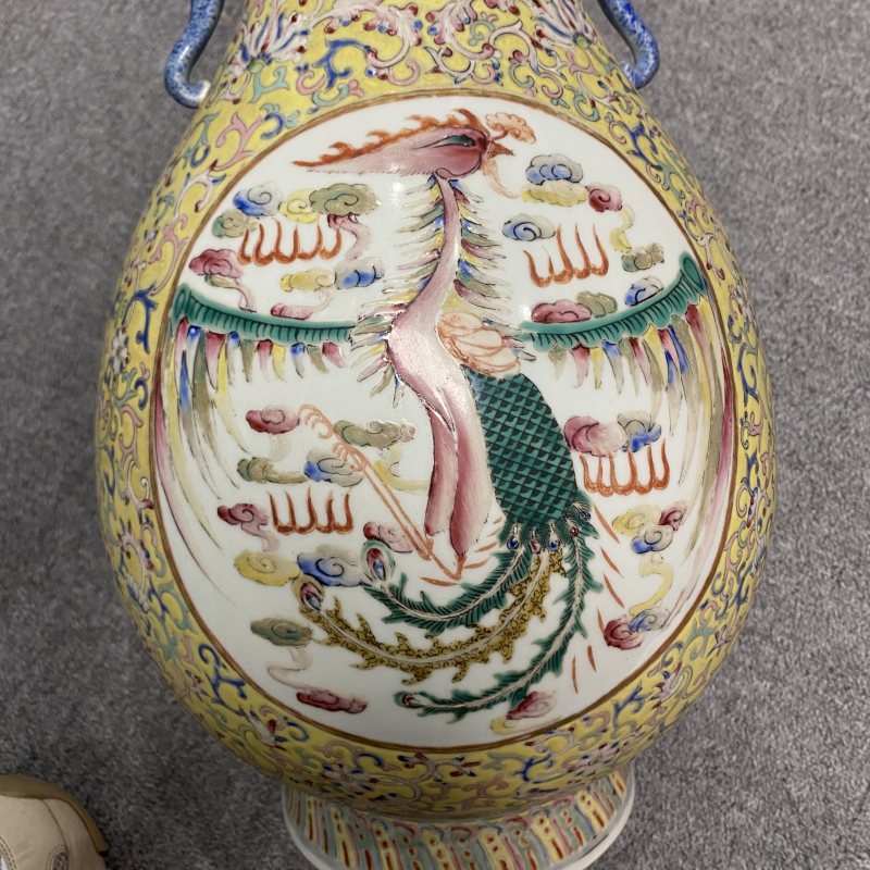 清晚期 黄地粉彩开窗龙凤纹瓶 - 图15