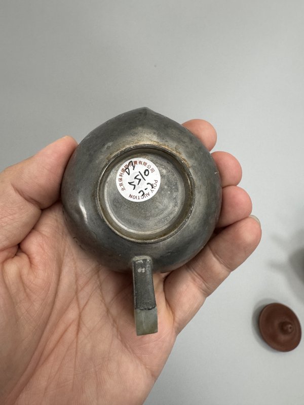 清 紫泥壶、竹香刻诗文锡制桃杯一组 - 图9