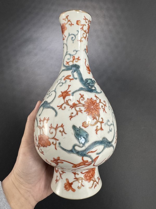 清末民国 蓝龙彩穿矾红描金折枝花卉纹瓶 - 图5