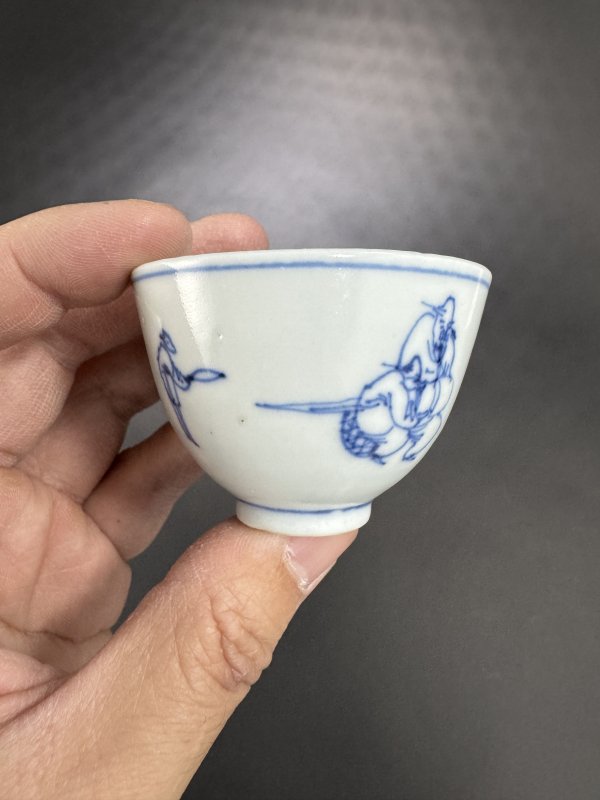 清早期 青花人物图杯 - 图5