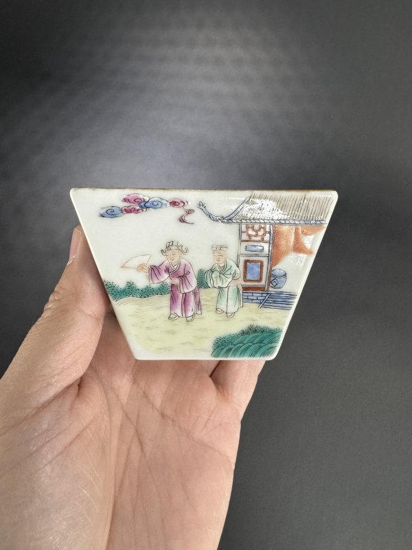 清乾隆 粉彩通景人物图方斗杯 - 图5