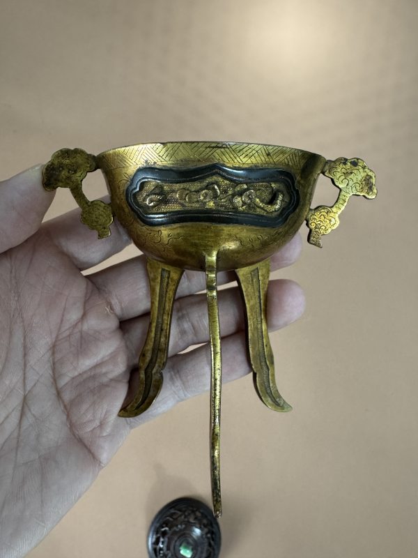 清早期 铜鎏金开光浮雕花鸟鼎式炉 - 图3