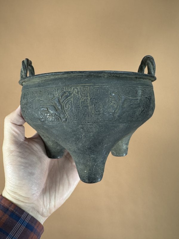 明 铜虎符纹双绳耳炉 - 图3
