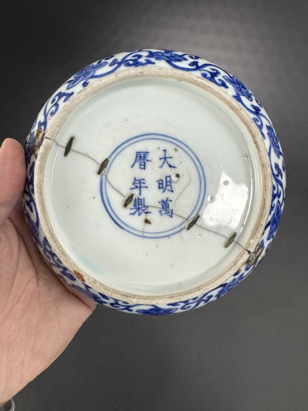 明万历 青花莲托杂宝纹格式洗 - 图9
