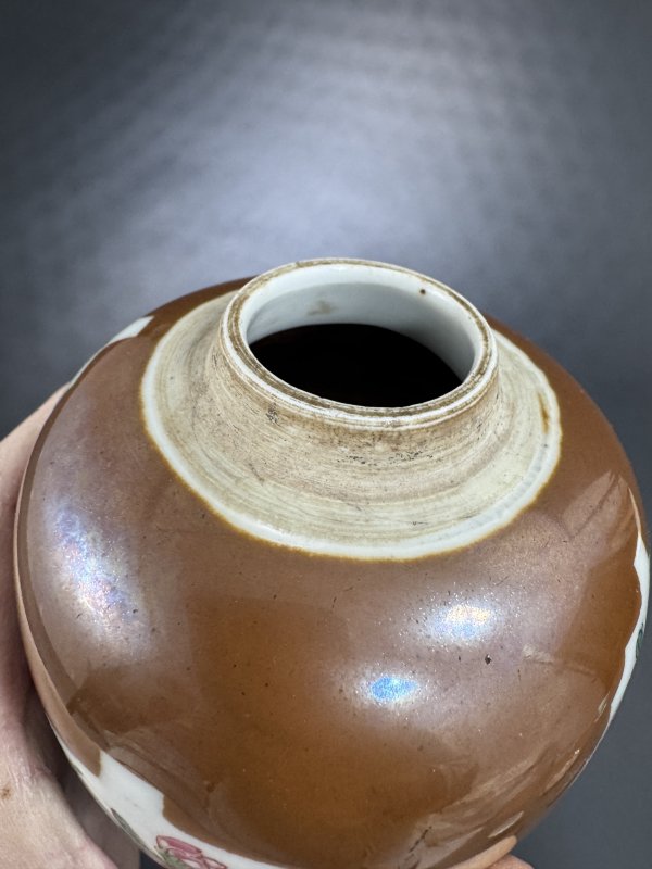 清康熙 酱釉开光粉彩杯、碟、罐一组三只 - 图15