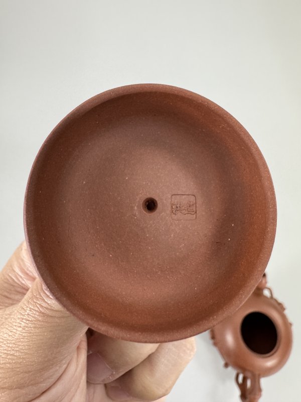 现代 何道洪紫泥松鼠葡萄壶 - 图10
