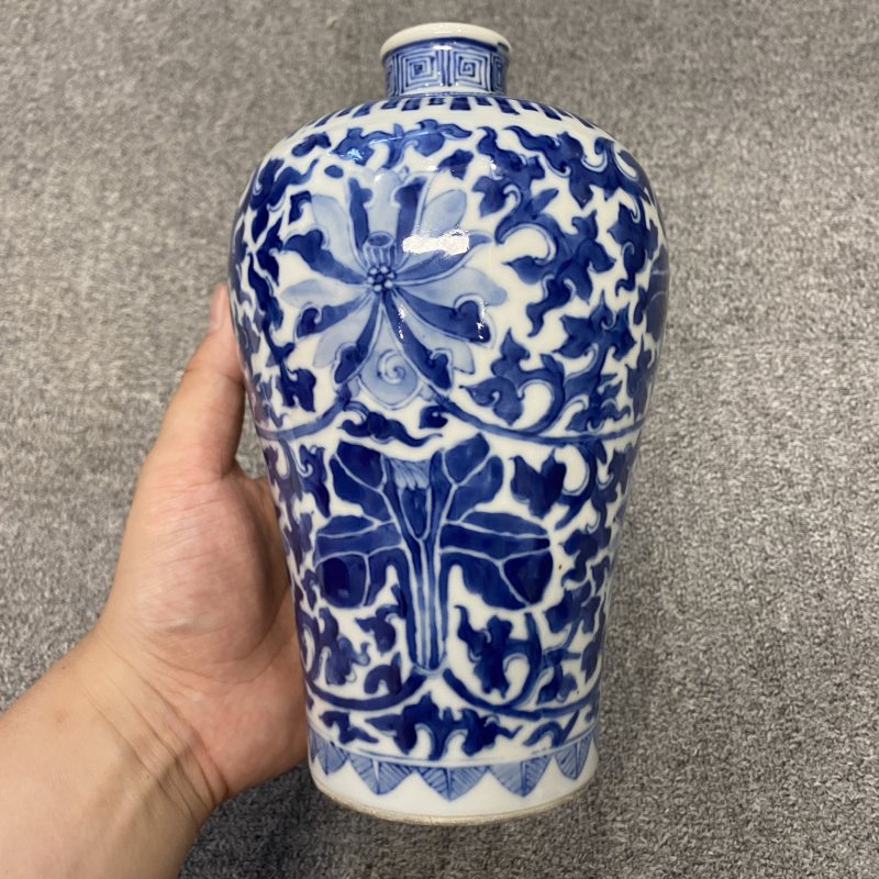 清晚期 青花缠枝莲纹梅瓶 - 图8