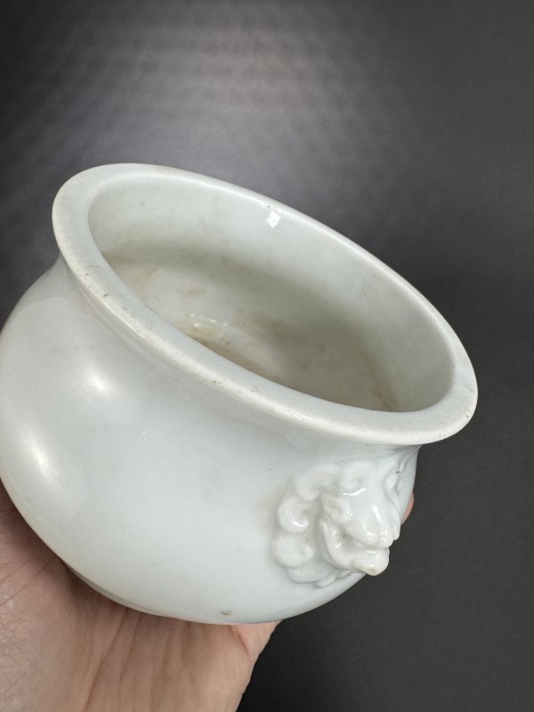 明末清初 德化窑白釉铺首耳炉 - 图8