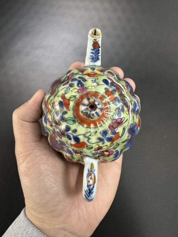 明-清康熙 矾红彩青花莲瓣小摆件、青花粉彩描金瓜棱壶一组两件 - 图13