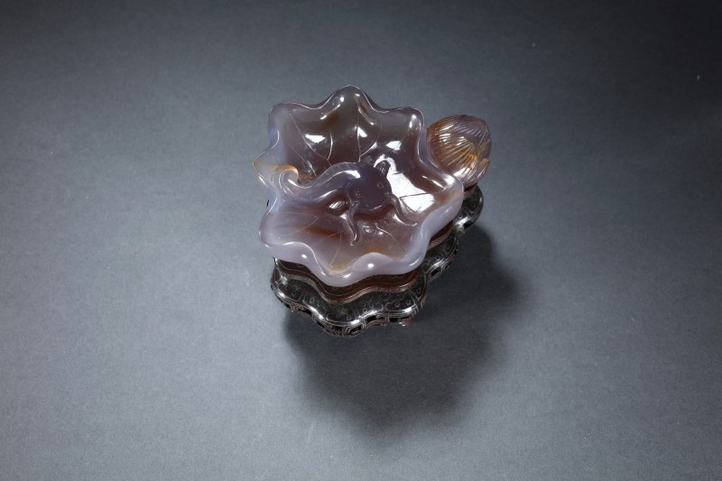 清中期 玛瑙雕荷叶鲶鱼笔掭 - 图6