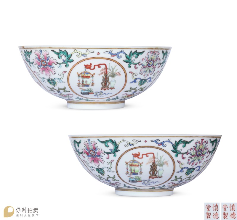 清道光 洋彩宝相莲花开光“博古丰登”图大碗成对 - 图2