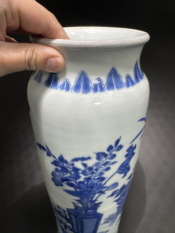 明崇祯 青花通景瓶花清供图筒瓶 - 图16