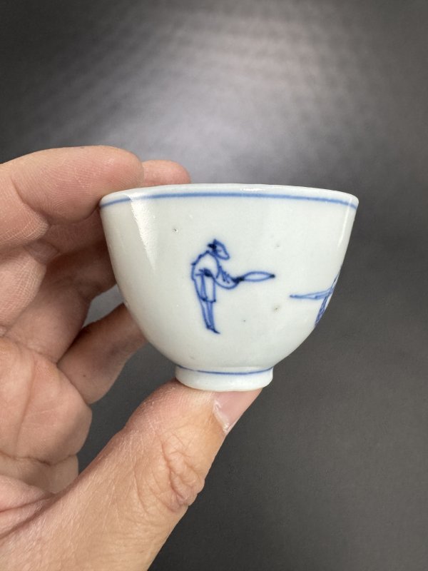 清早期 青花人物图杯 - 图6