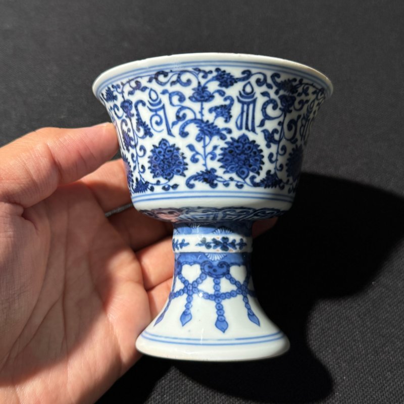 清乾隆 青花莲托梵文高足杯 - 图3