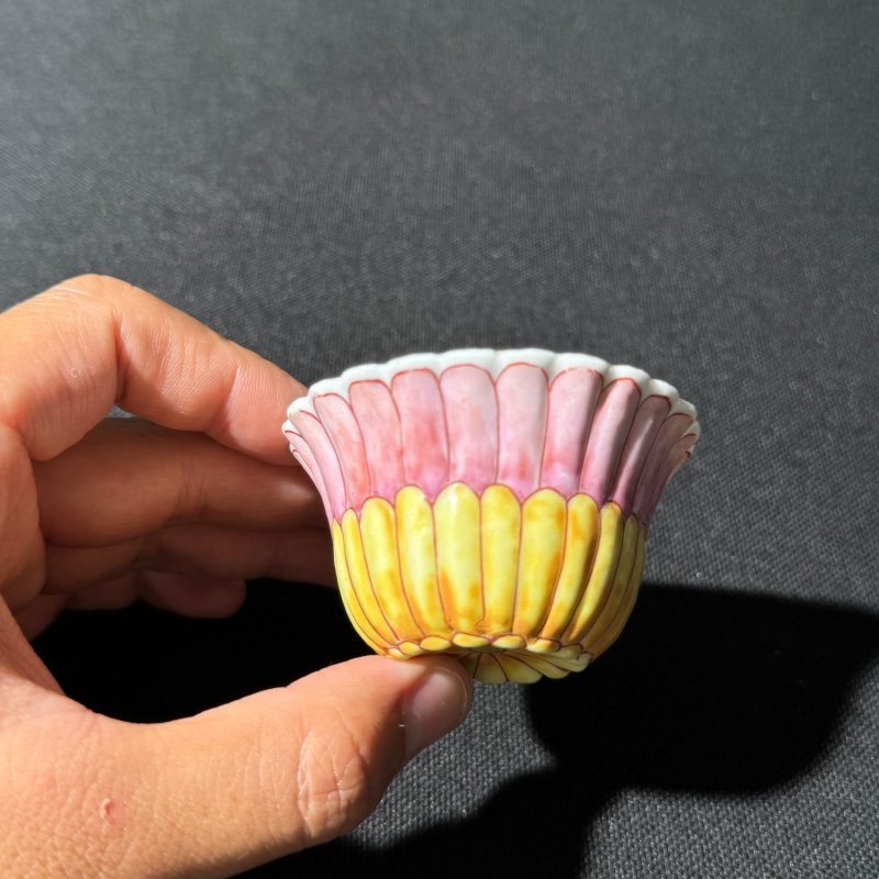 清雍正 粉彩菊瓣纹杯 - 图4