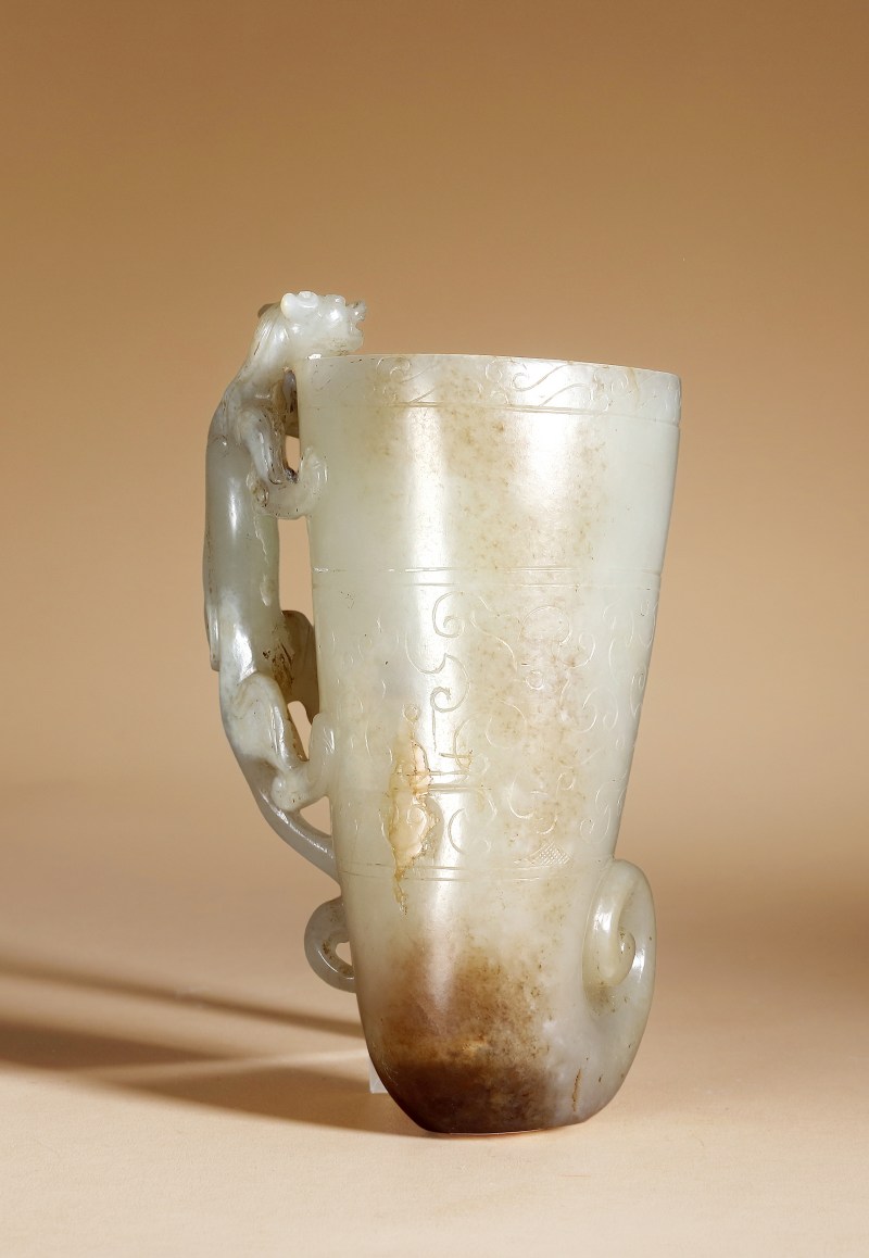 明 玉雕盘螭仿古角杯 - 图2