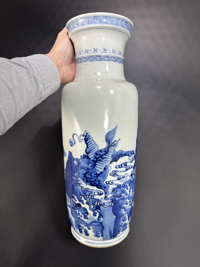 清康熙 青花海水瑞兽江崖图棒槌瓶 - 图8
