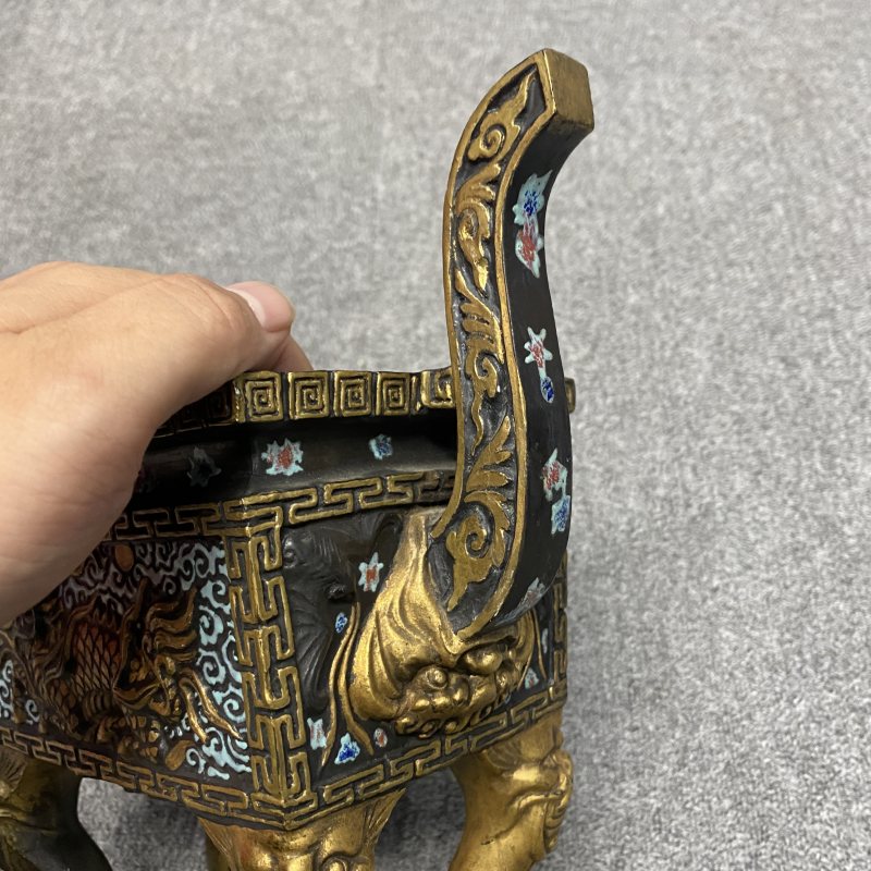 清晚期 墨地粉彩描金龙纹鼎式炉 - 图10