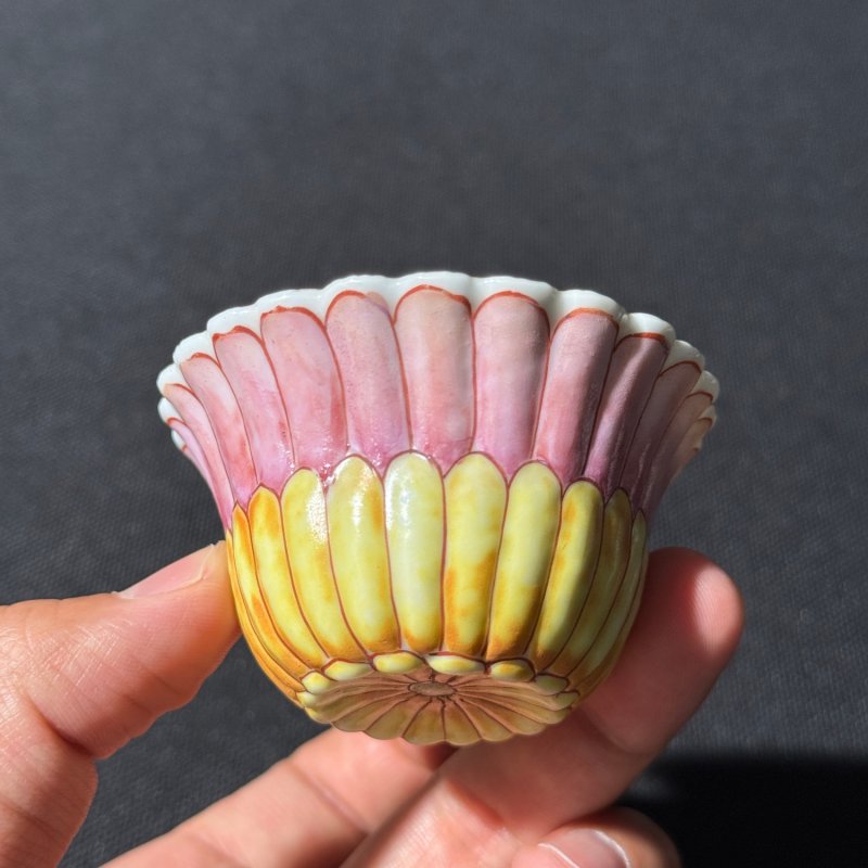 清雍正 粉彩菊瓣纹杯 - 图5