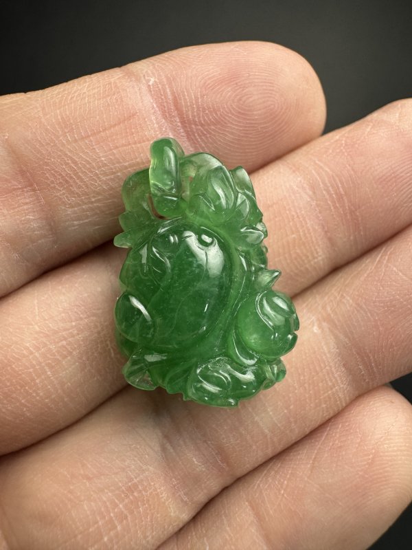 翡翠雕活环花果坠 - 图3