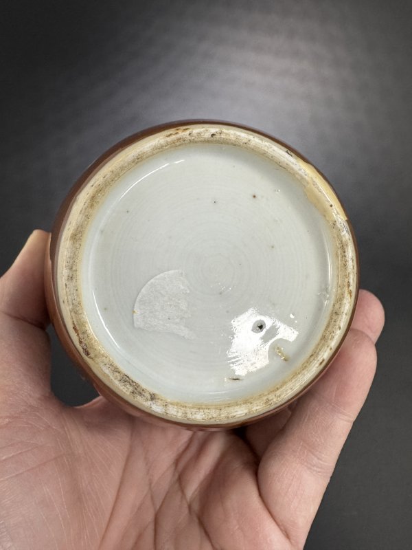 清康熙 酱釉开光粉彩杯、碟、罐一组三只 - 图16