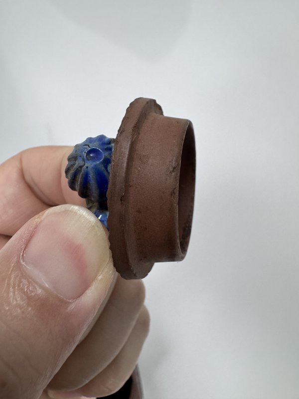 清早期-中期 德化窑白釉刻骏马图八方杯、紫泥加蓝彩癞瓜花卉纹书卷式双联壶一组 - 图14
