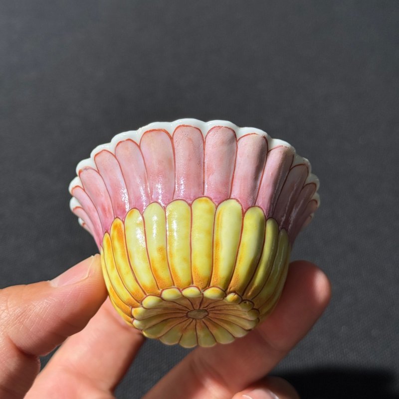 清雍正 粉彩菊瓣纹杯 - 图6
