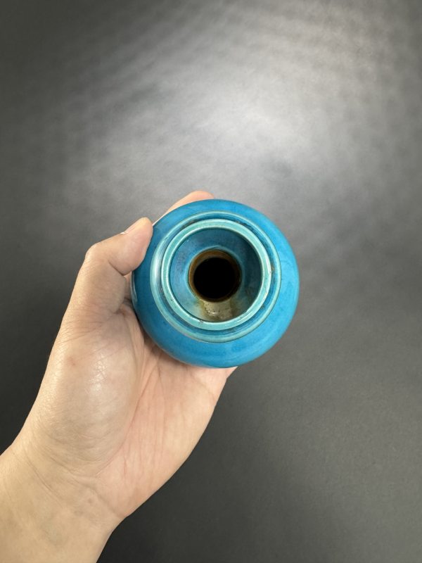 清康熙 孔雀蓝釉小蒜头瓶 - 图6