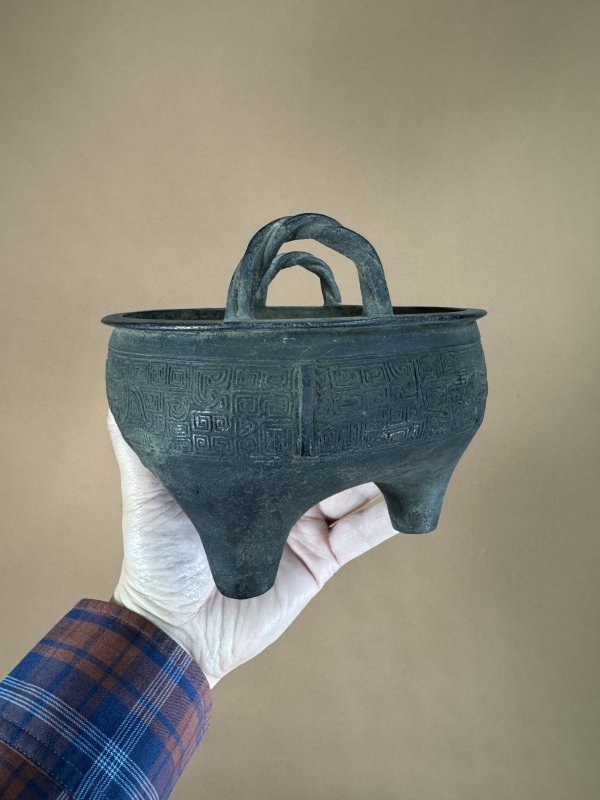 明 铜虎符纹双绳耳炉 - 图6