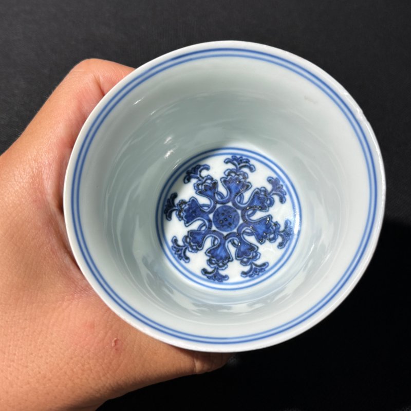 清乾隆 青花莲托梵文高足杯 - 图6