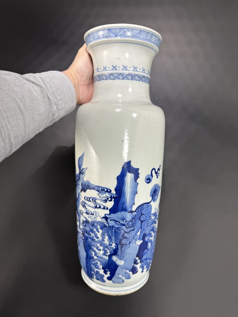 清康熙 青花海水瑞兽江崖图棒槌瓶 - 图9